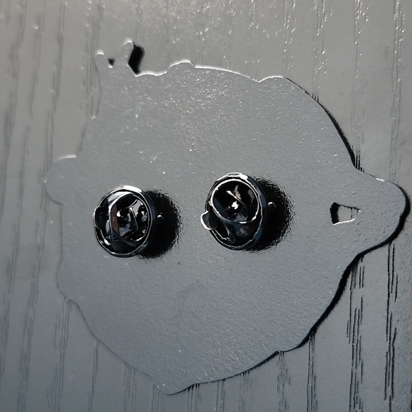 MARVEL Spiderman Oversized Enamel Pin - Picture 2 of 3